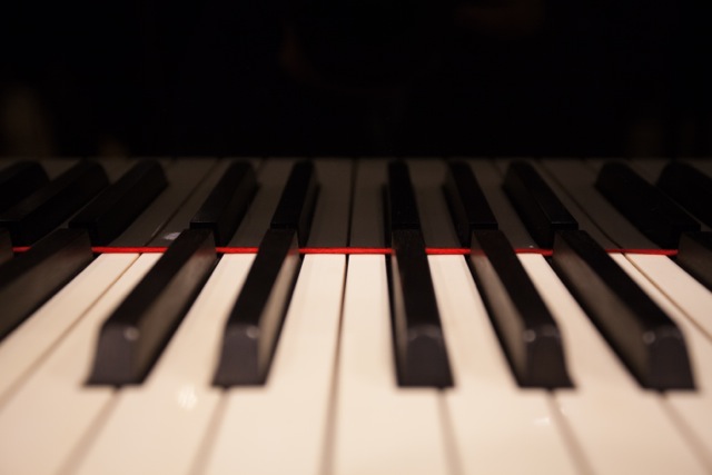 「Jazz Loves Chopin」(e-onkyo music)インタビューに弊社調律師のコメントが掲載されました